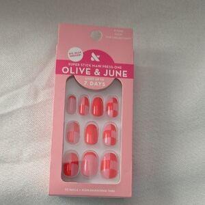 Olive & June Pink Checker Press-On Nails